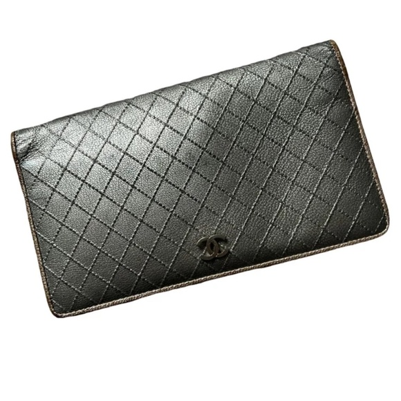 Silver and gold Chanel leather wallet - Picture 1 of 6